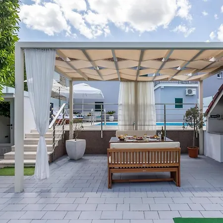 House Mala Semesterbostad *