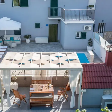House Mala Holiday home *