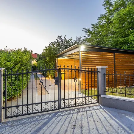 Dom wakacyjny House Mala *